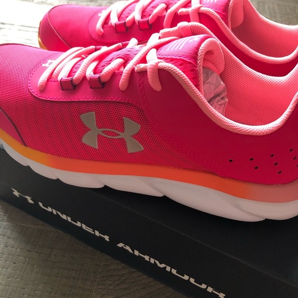 Under Armour Girls Shoes - Picture 5 of 5